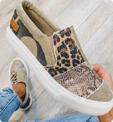 Flat slip-on shoes